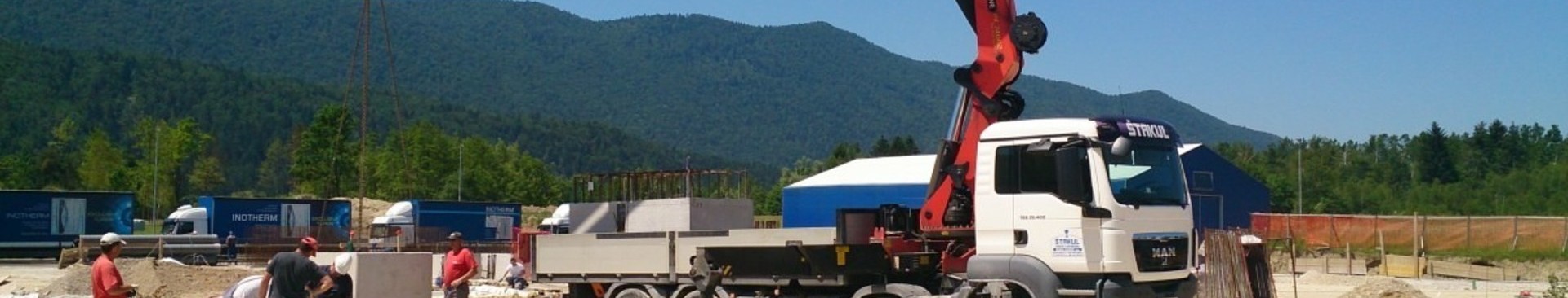 avtodvigala/dvigovanje-betonskih-blokov-avtodvigala-stakul