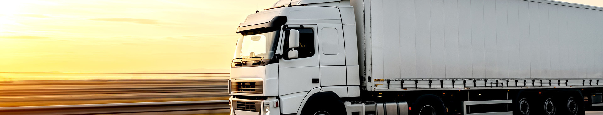 dogodki/white-semi-truck-driving-highway-sunset