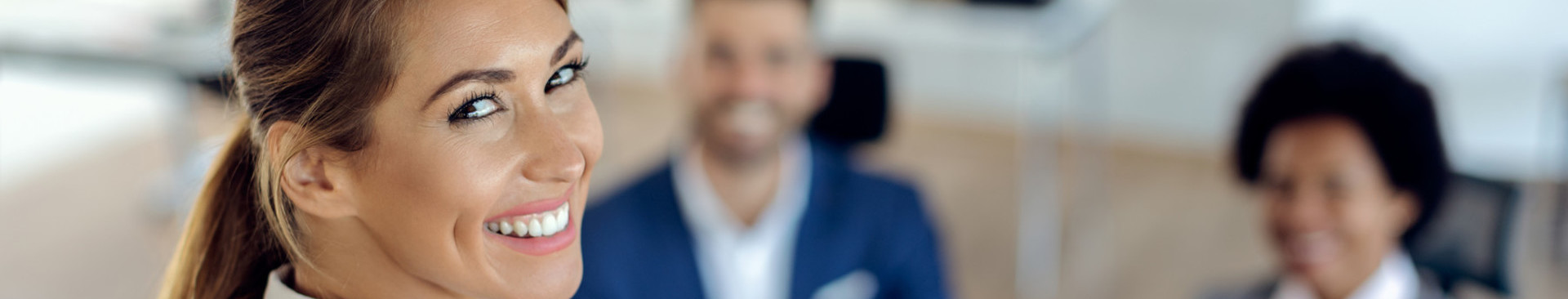 dogodki/young-happy-woman-having-job-interview-office