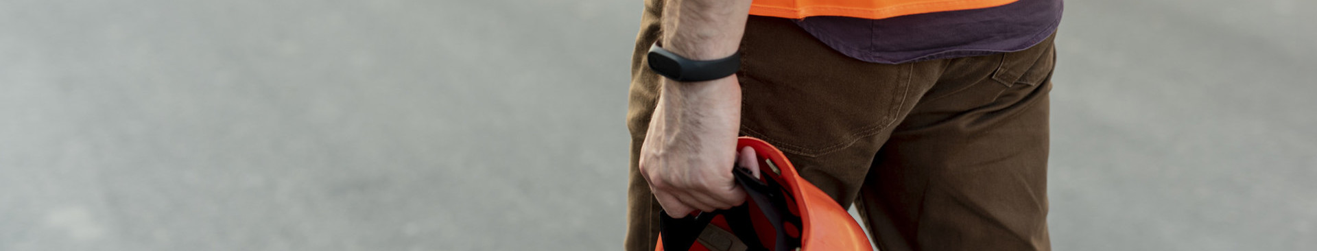 road-maintenance-worker/back-view-man-with-protection-helmet